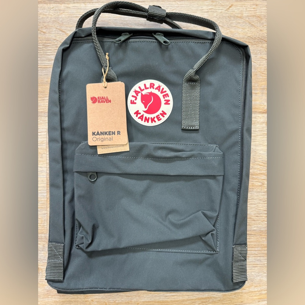 NWT Fjallraven Kanken Backpack original in 660 Forest Green